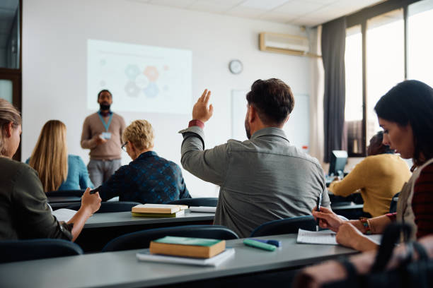 Students actively participating in a classroom session, with one raising a hand to ask a question—illustrating HIDM’s 100% practical training approach in digital marketing, including hands-on SEO, Google Ads, social media marketing, and real-time project work.